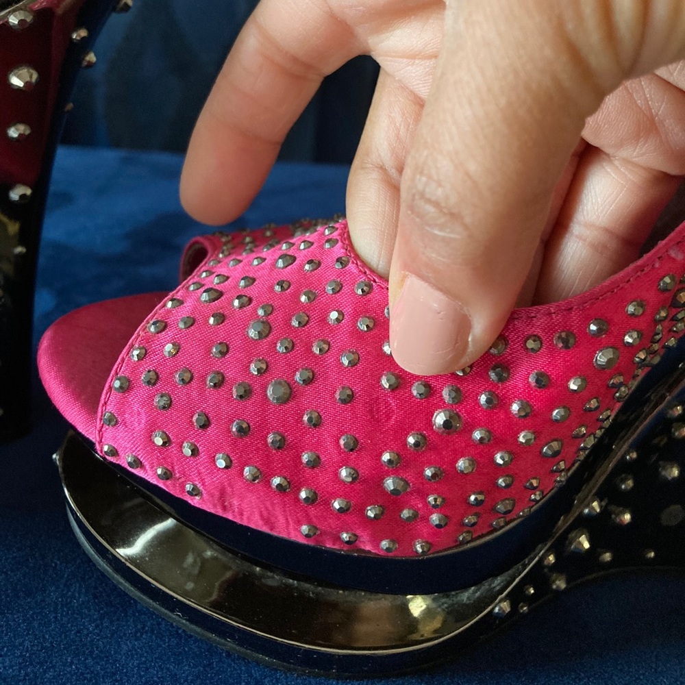 Lady’s Shoes - Picture 10 of 15
